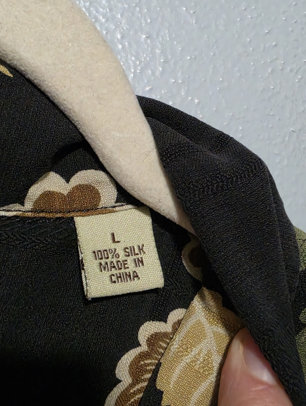 TOMMY BAHAMA Camp Shirt Mens Large Black Tan 100% Silk Hawaiian Resort Island - Picture 6 of 7